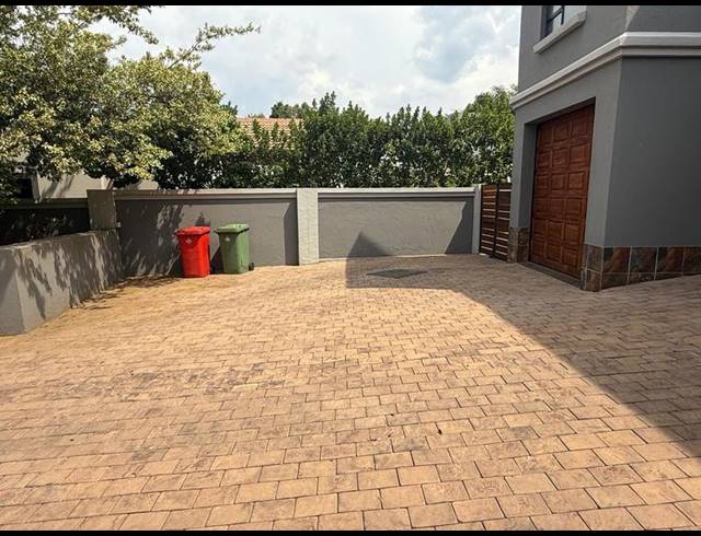 5 BEDROOM HOUSE FOR SALE IN MIDLANDS ESTATE